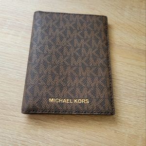 Micheal Kors US passport cover